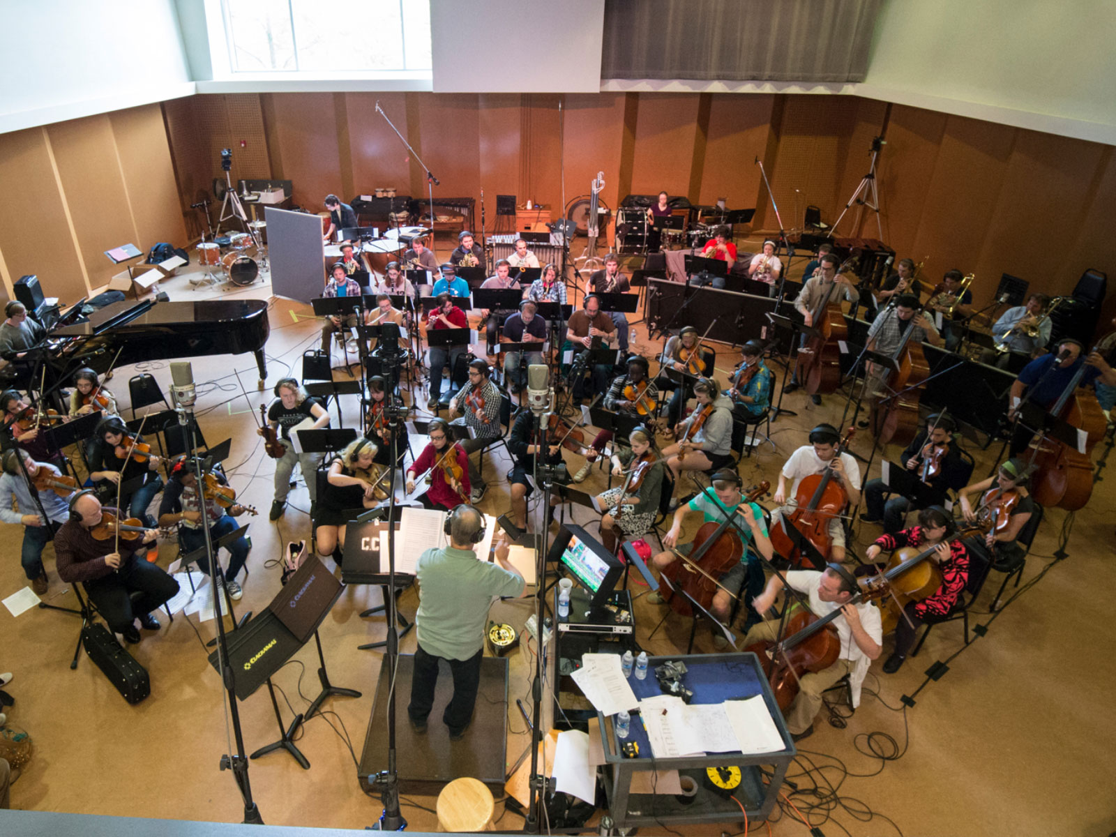 Overhead shot of full symphonic band and instructor in the Niemeyer Center at the Oregon City campus